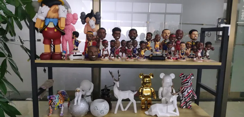Hot-Sale Street Graffiti Electroplating Indoor Fiberglass+Electroplate Kaws Statue Artworks for Indoor Decoration